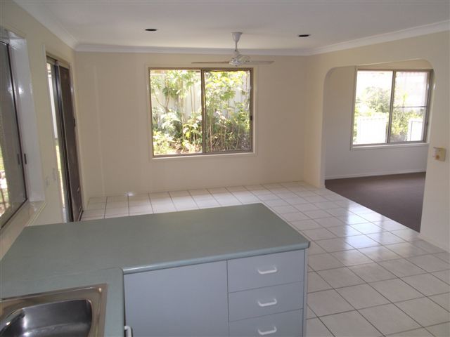 319 Central Street, ARUNDEL, QLD 4214