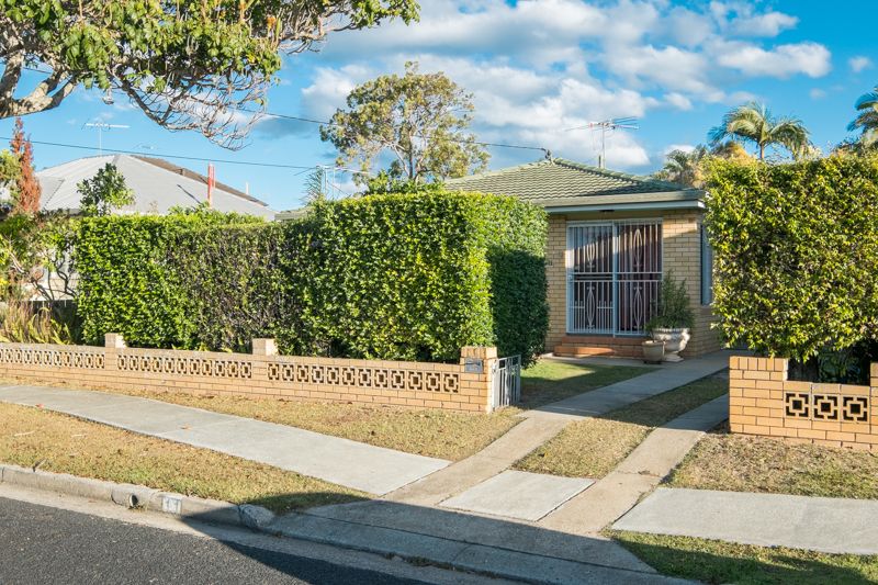 11 Fifth Avenue, Scarborough, QLD 4020