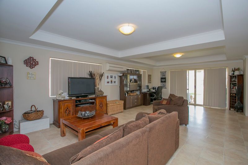 5 Saligna Bend, Wattle Grove, WA 6107