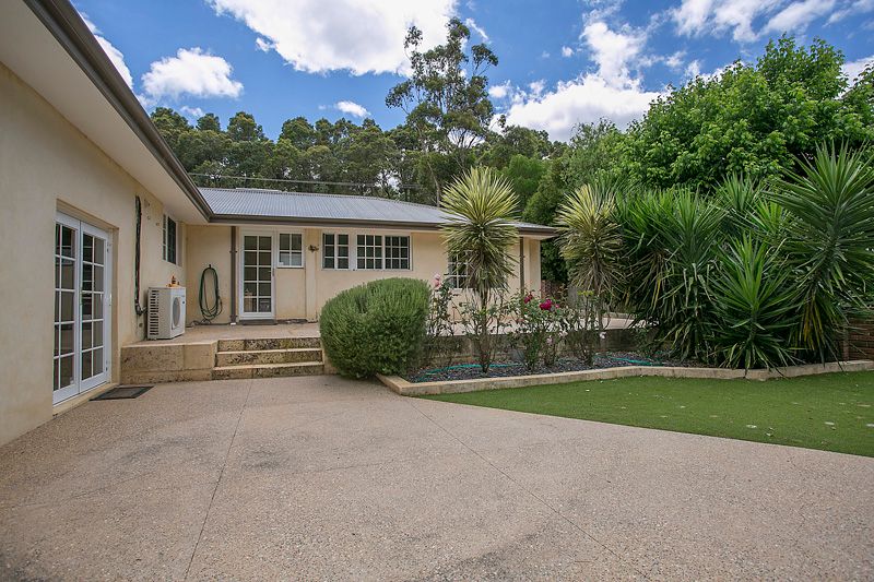 73 Falls Road, Lesmurdie, WA 6076