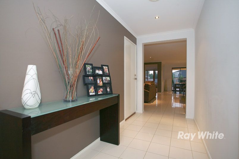 32 Melington Drive, Lyndhurst, VIC 3975