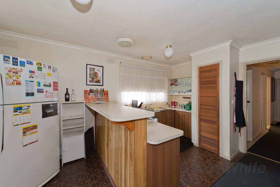 2 Gretel Grove, Melton, VIC 3337