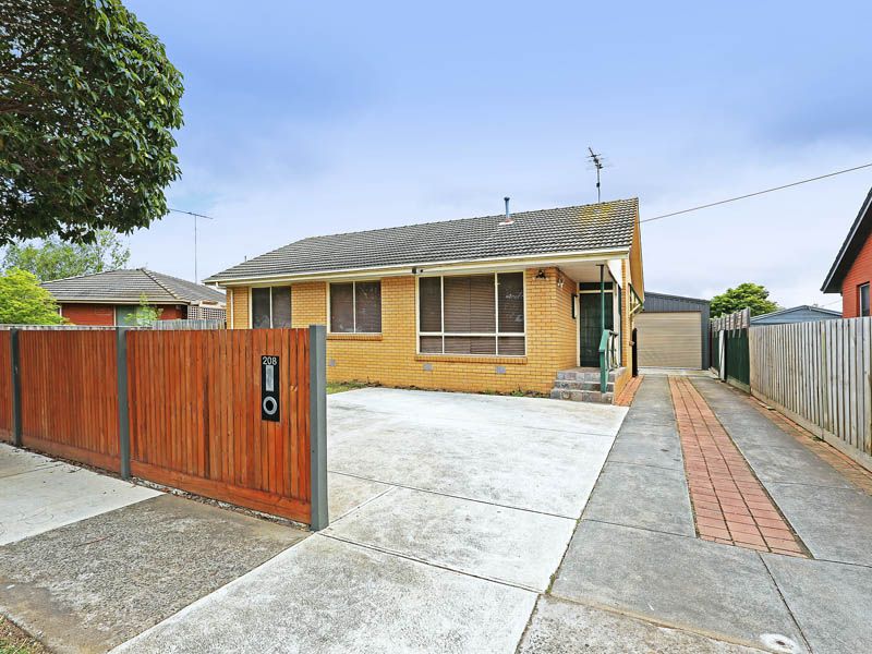 208 St Albans Road, BREAKWATER, VIC 3219