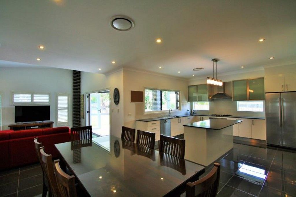 38 Brockhouse Street, Upper Mount Gravatt, QLD 4122
