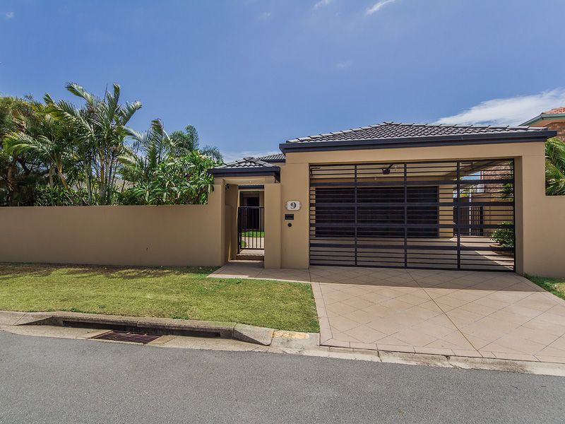 9 Coronet Crescent, Burleigh Waters, QLD 4220