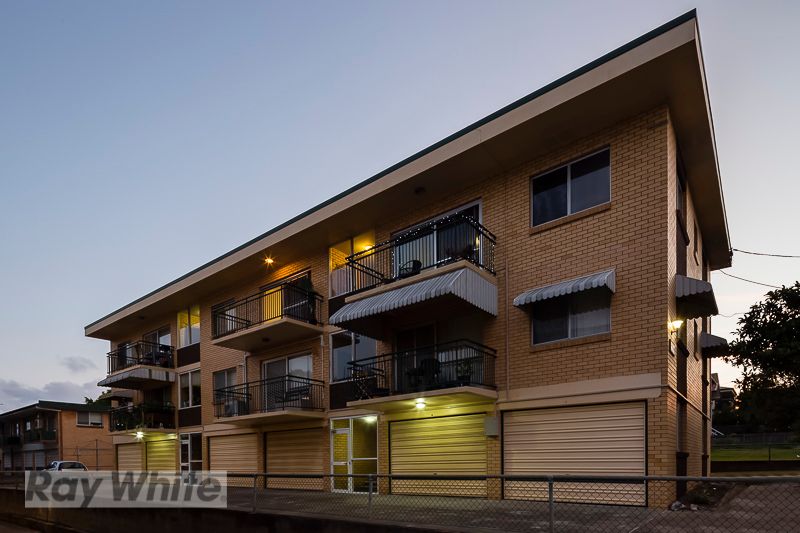 77 Kitchener Street, Coorparoo QLD 4151