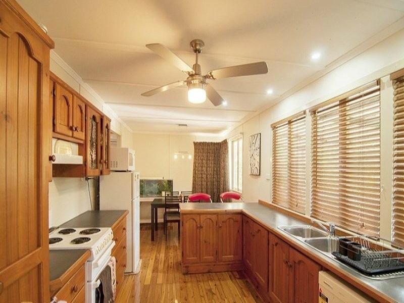 15 Centre Street, Strathpine, QLD 4500