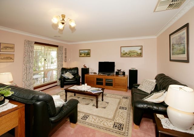 4 Shiralee Place, Estella, NSW 2650