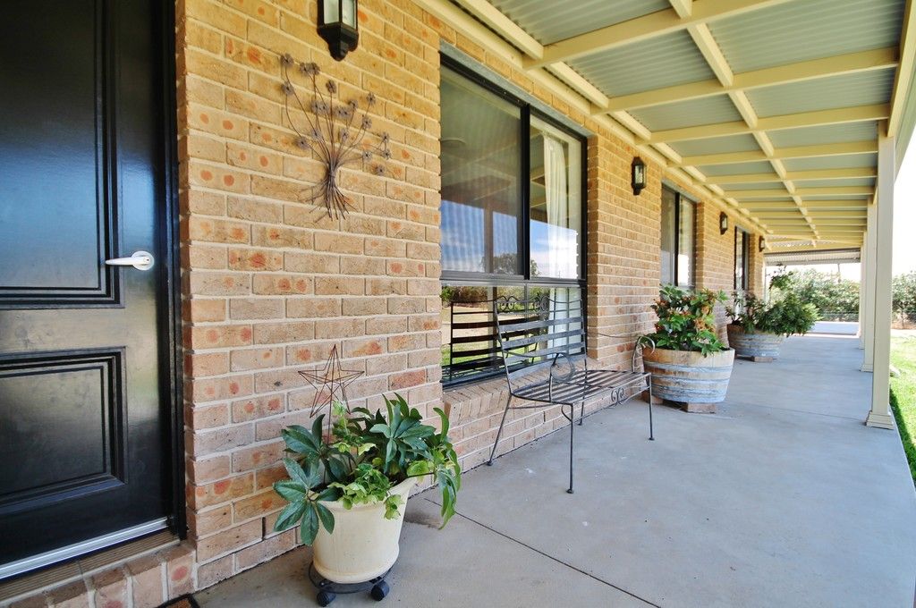 43 Old Monteagle Road, Young, NSW 2594