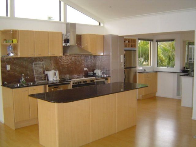 2-2 RUNAWAY BAY Avenue, RUNAWAY BAY, QLD 4216