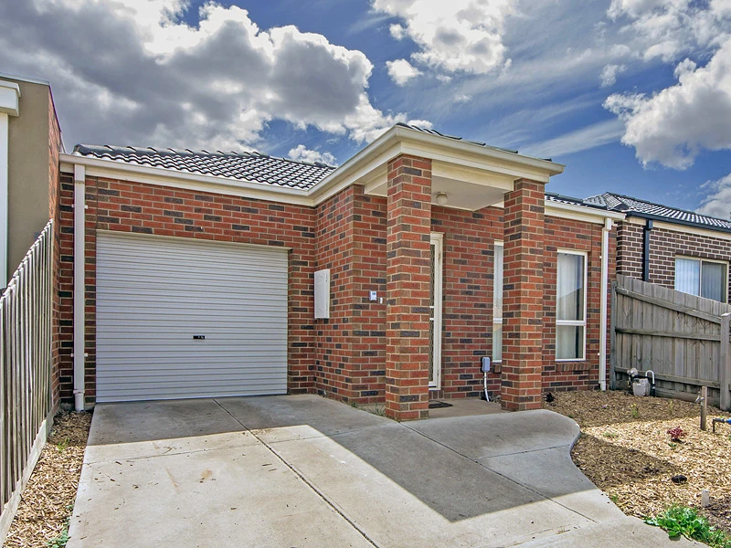 2/11 ASSUMPTION CLOSE,, TRUGANINA, VIC 3029