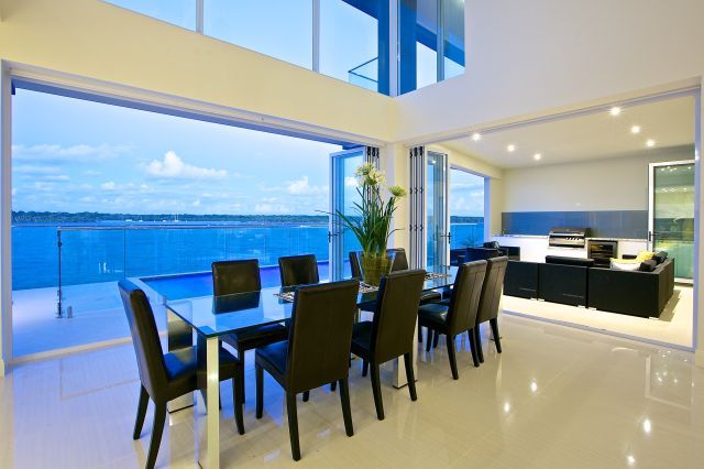 60 Knightsbridge Parade East, Paradise Point, QLD 4216