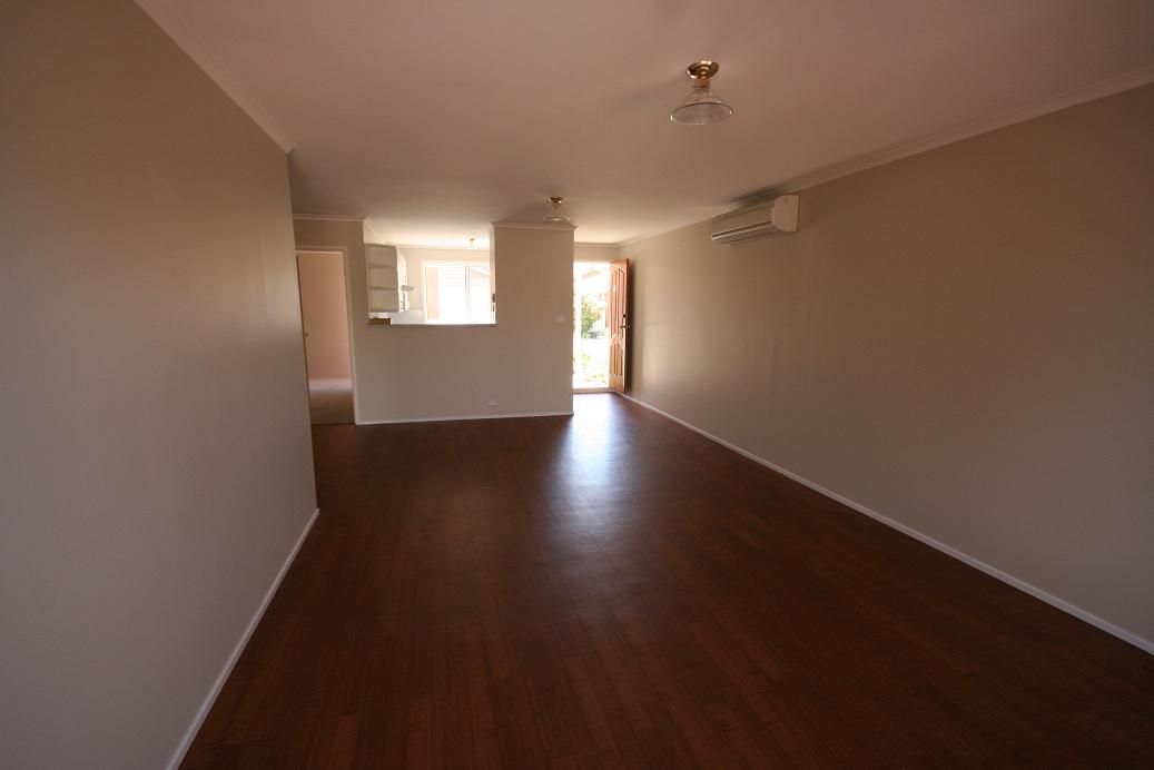 11/17 Elm Way, Jerrabomberra, NSW 2619