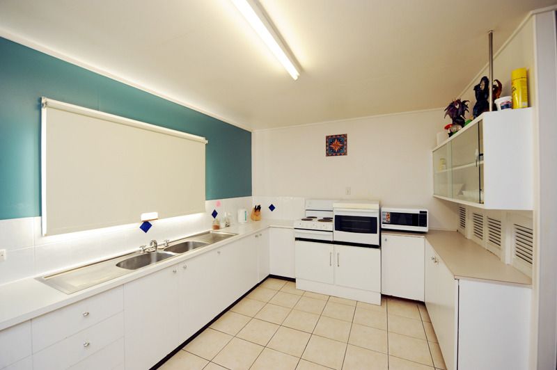 1 Peters Crescent, WEST GLADSTONE, QLD 4680