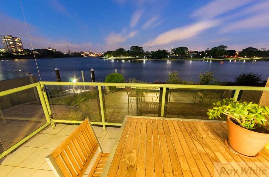 32 Sandford Street, St Lucia QLD 4067