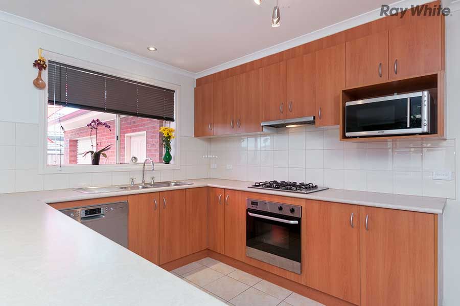 6 Coorong Court, Taylors Hill, VIC 3037