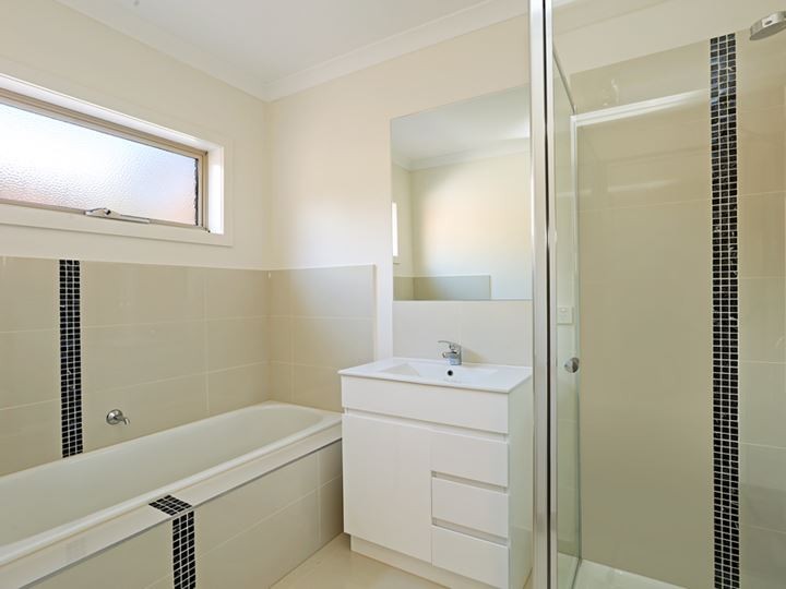 3/2 Hamilton Court, Breakwater, VIC 3219