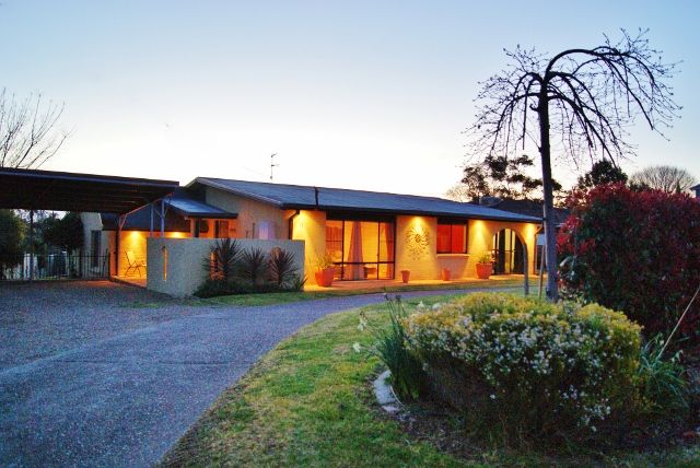 74 Blackett Avenue, YOUNG NSW 2594