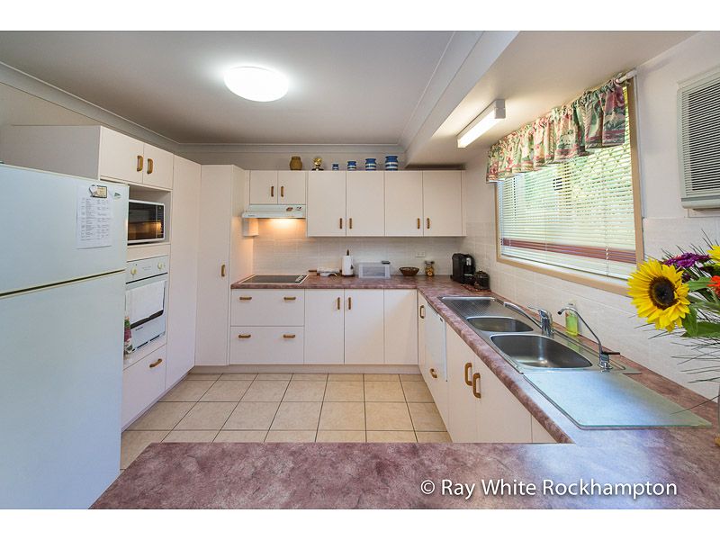 54 Rosewood Drive, NORMAN GARDENS, QLD 4701