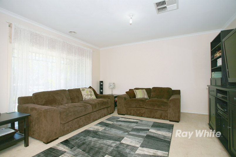 18 Gwenton Avenue, CRANBOURNE EAST, VIC 3977