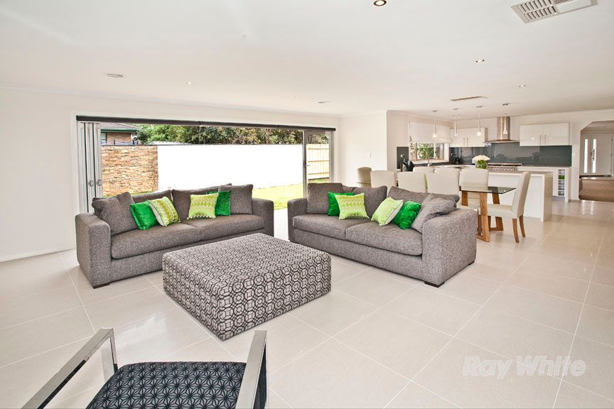 2 Shearer Drive, ROWVILLE, VIC 3178