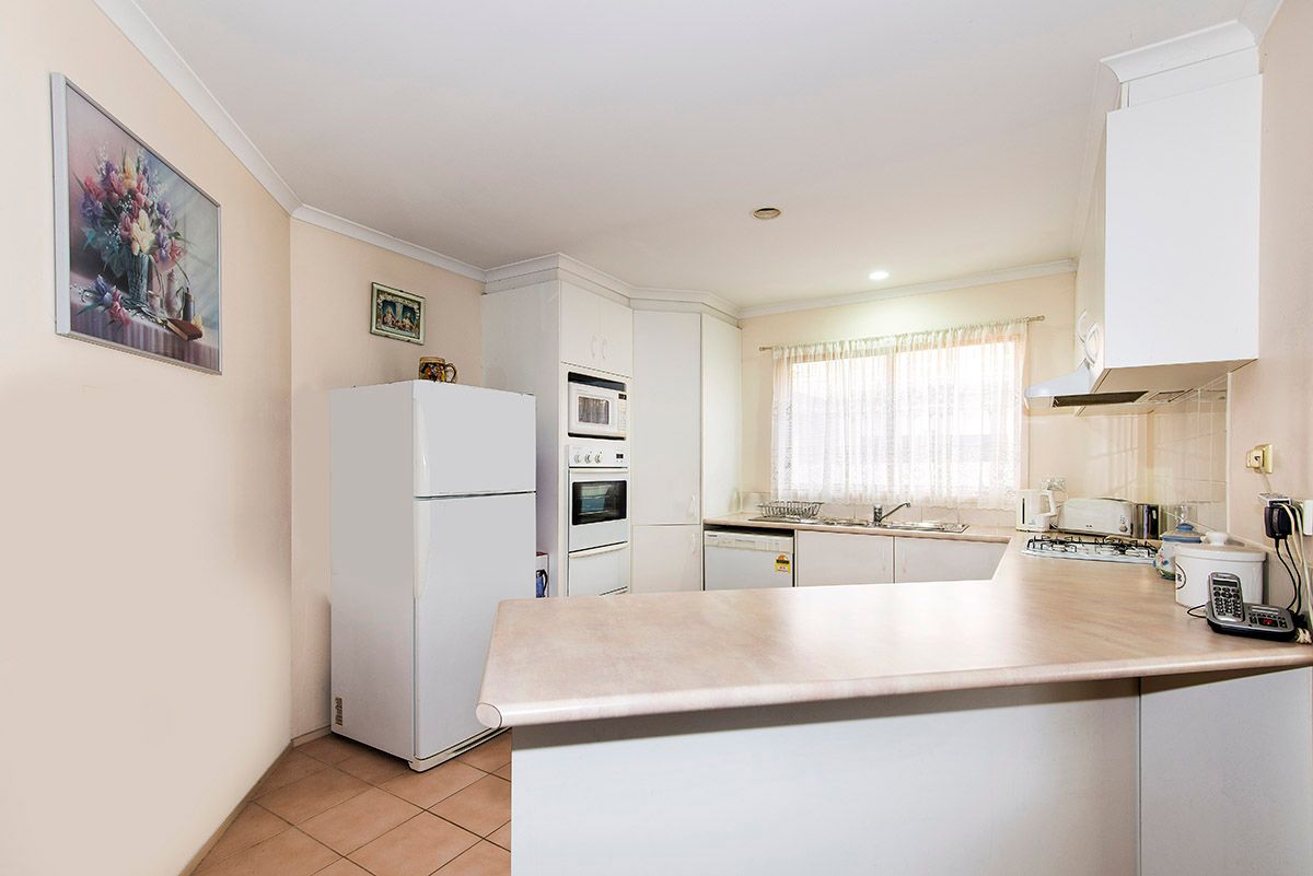 8 Barina Way, MILL PARK, VIC 3082