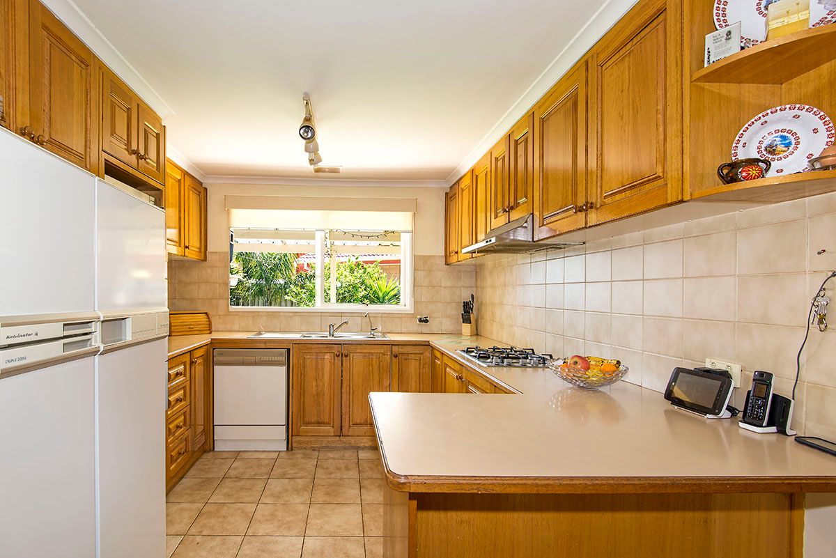 42 Madigan Crescent, MILL PARK, VIC 3082