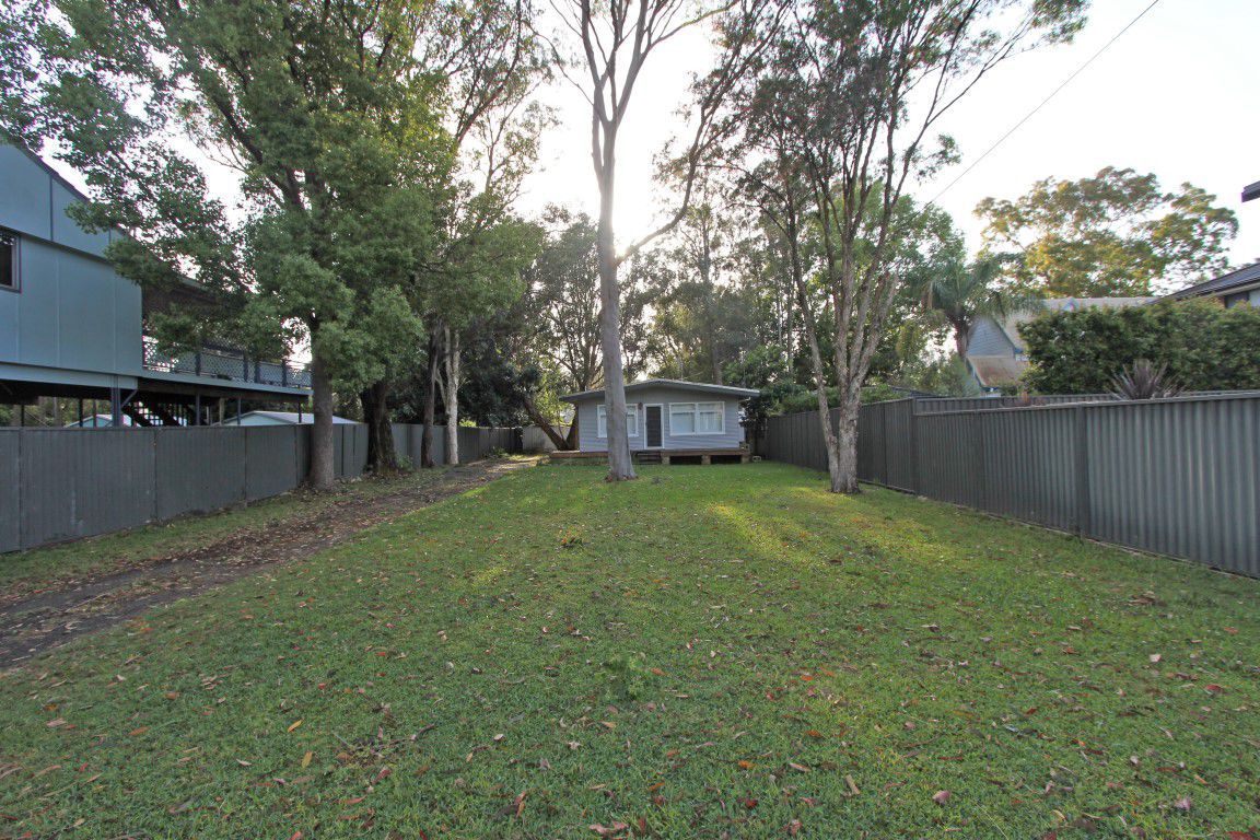 2 Hyles Street, CHITTAWAY POINT, NSW 2261