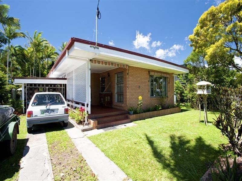 17 Broadwater Avenue, MAROOCHYDORE, QLD 4558