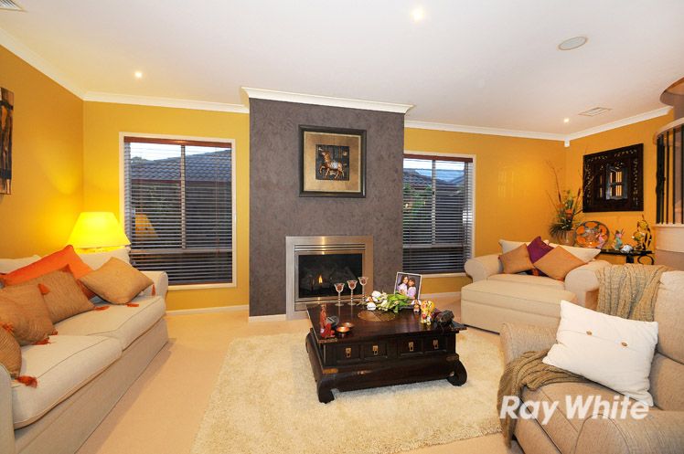 117 Hutchinson Drive, LYNBROOK, VIC 3975