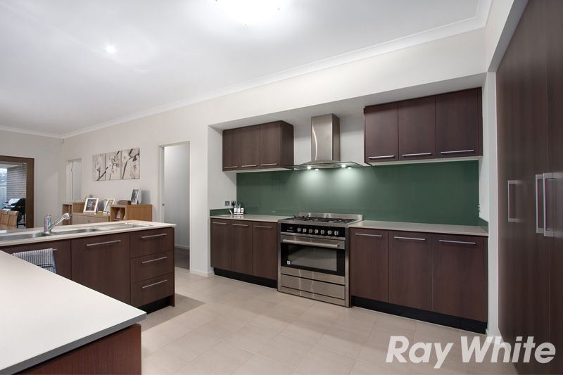 8 Landy Circuit, PAKENHAM, VIC 3810