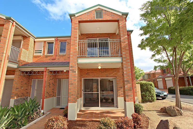 10 The Glades, TAYLORS HILL VIC 3037