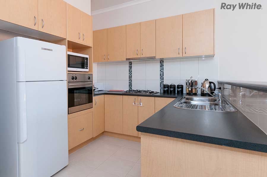 10 The Glades, TAYLORS HILL, VIC 3037
