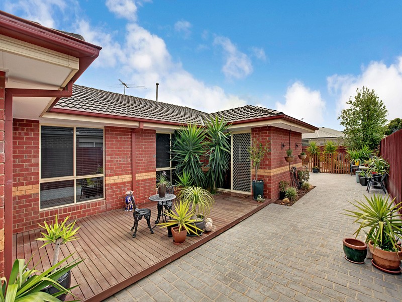 54 Oakbank Boulevard, WHITTLESEA, VIC 3757