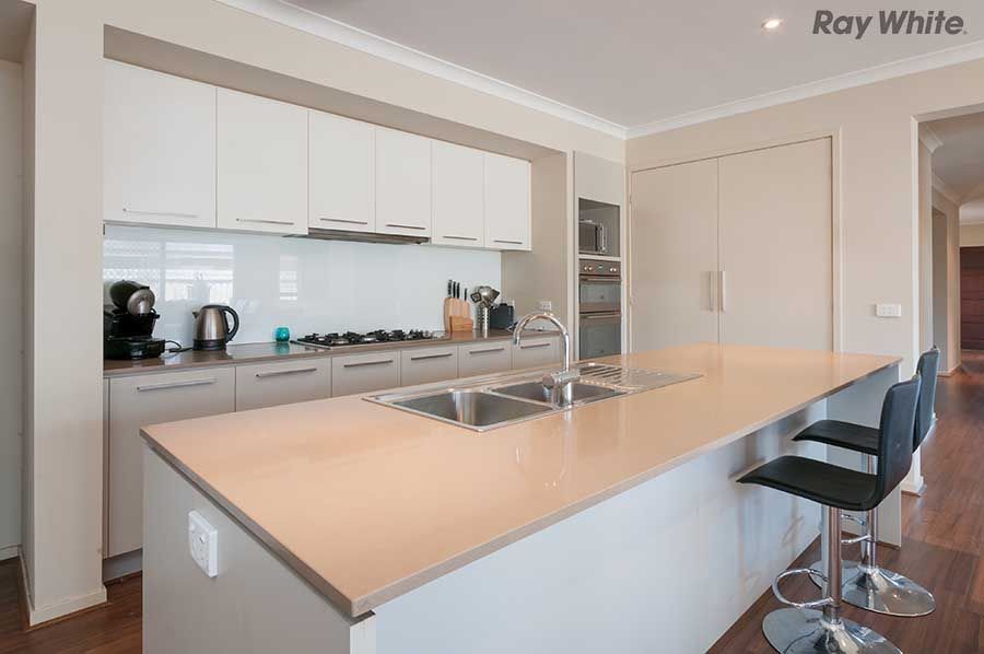 26 Chancery Way, TAYLORS HILL, VIC 3037