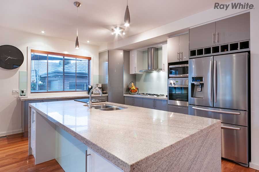 5 Marrowie Place, TAYLORS HILL, VIC 3037