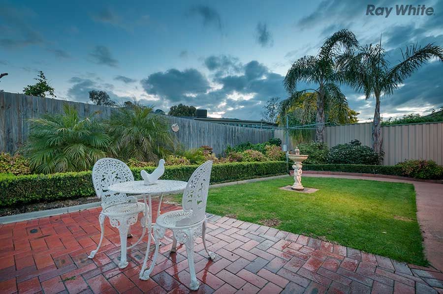 30 Cocoparra Crescent, TAYLORS LAKES, VIC 3038
