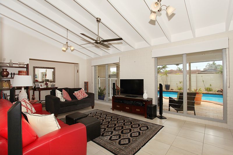 6 Napalle Street, Warana, QLD 4575