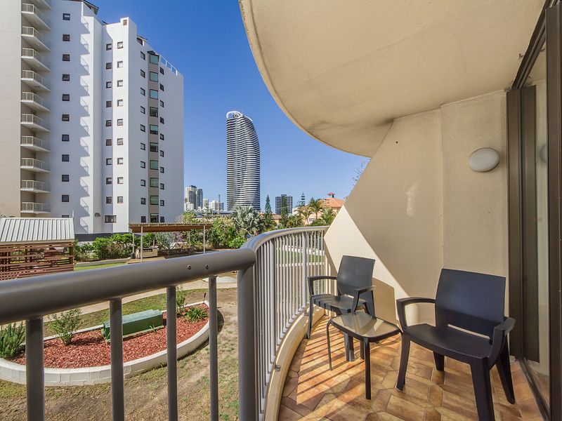 40 Surf Parade, Broadbeach QLD 4218