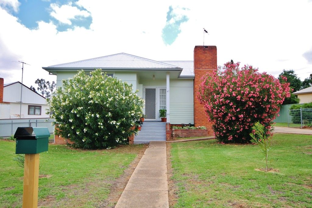 47 Blackett Avenue, Young, NSW 2594