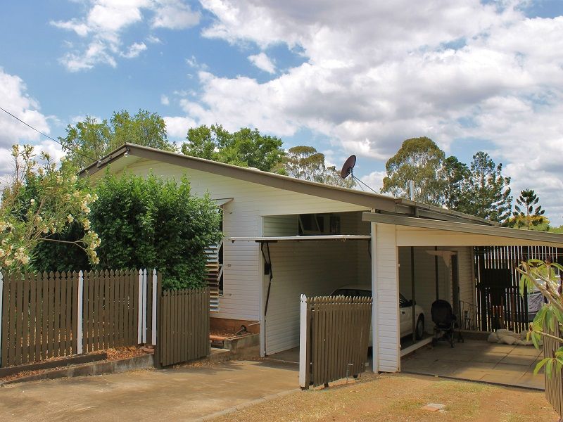 17 Leslie Street, EAST IPSWICH, QLD 4305