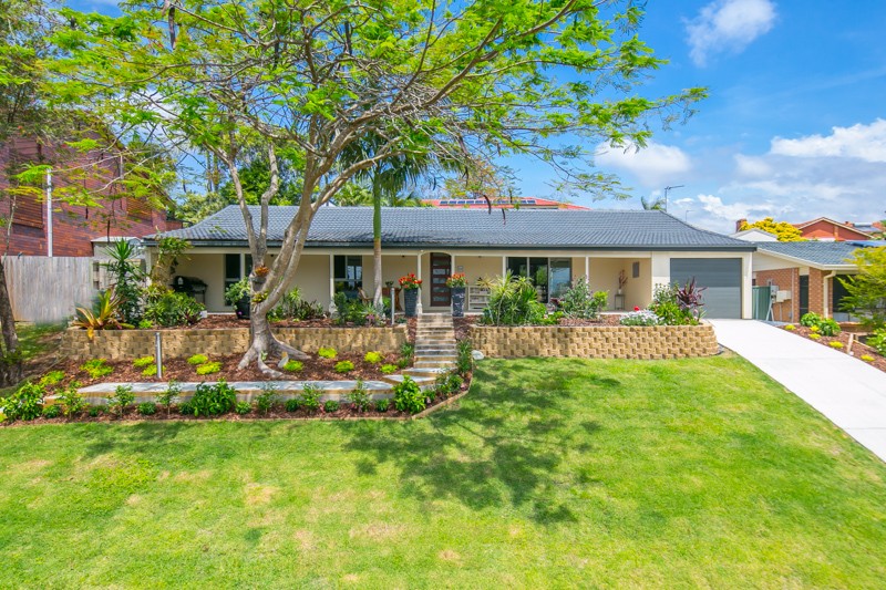 24 Darel Drive, ASHMORE, QLD 4214