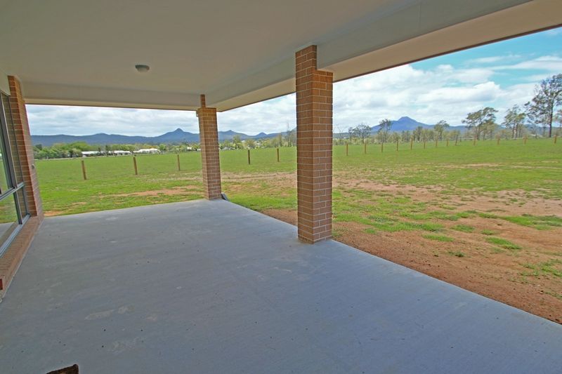 74 Flinders Street, Peak Crossing, QLD 4306