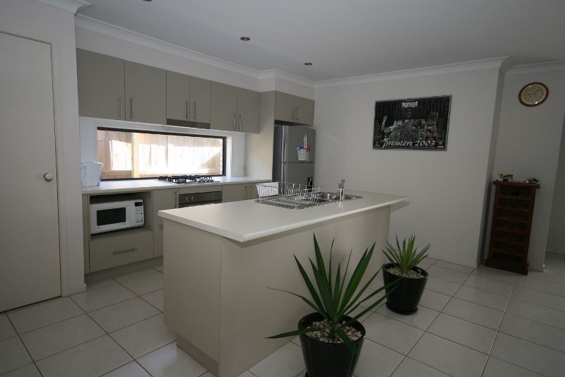 24 Severn Crescent, NORTH LAKES, QLD 4509