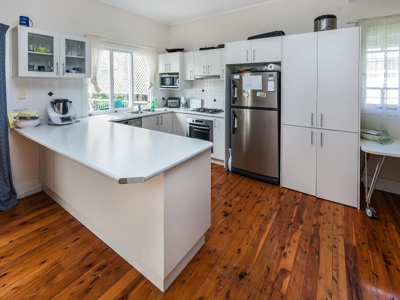62 Cambridge St (upstairs), Red Hill, QLD 4059