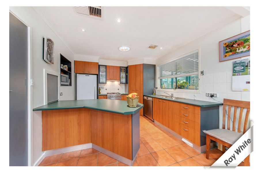 38 Elizabeth Crescent, Queanbeyan East, NSW 2620