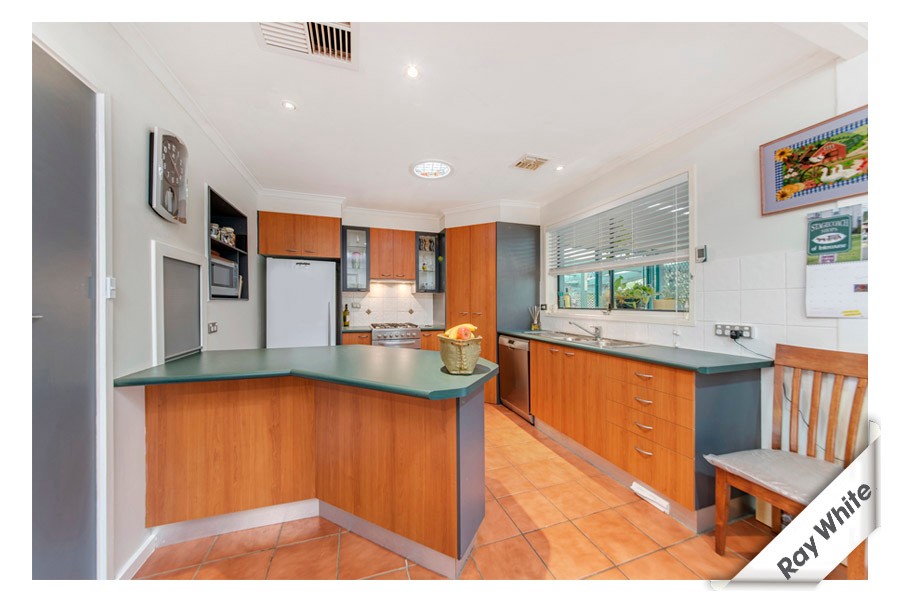 38 Elizabeth Crescent, Queanbeyan East, NSW 2620