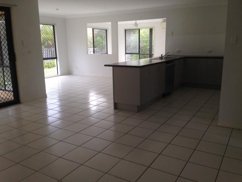 4 Angourie Place, Pacific Pines, QLD 4211