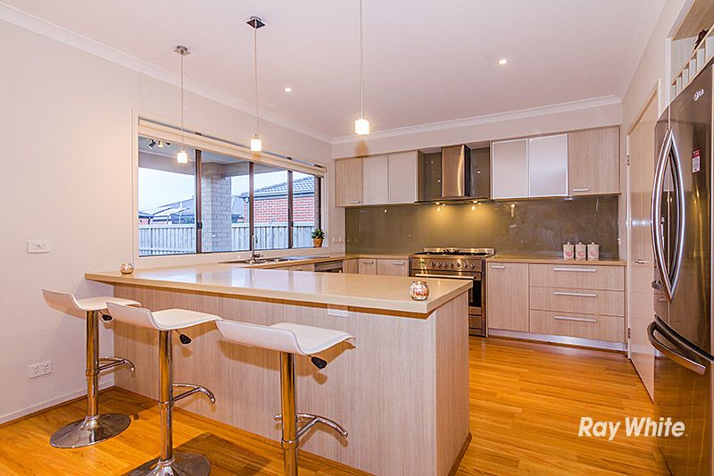 75 Charlbury Crescent, Cranbourne North, VIC 3977