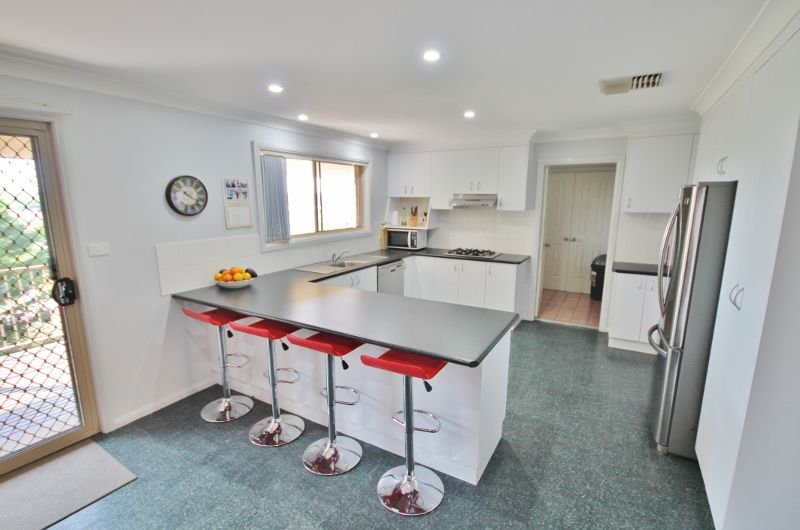 120 Edwards Street, Young, NSW 2594